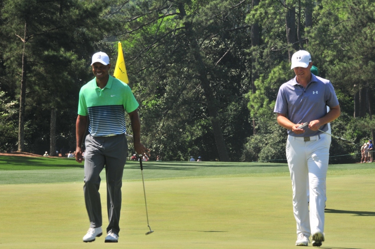 Tiger on the 18th after a pratcice round