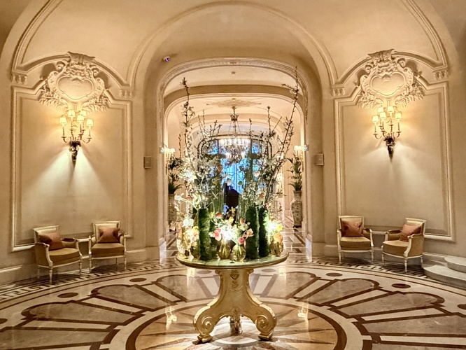 Shangri La Paris foyer